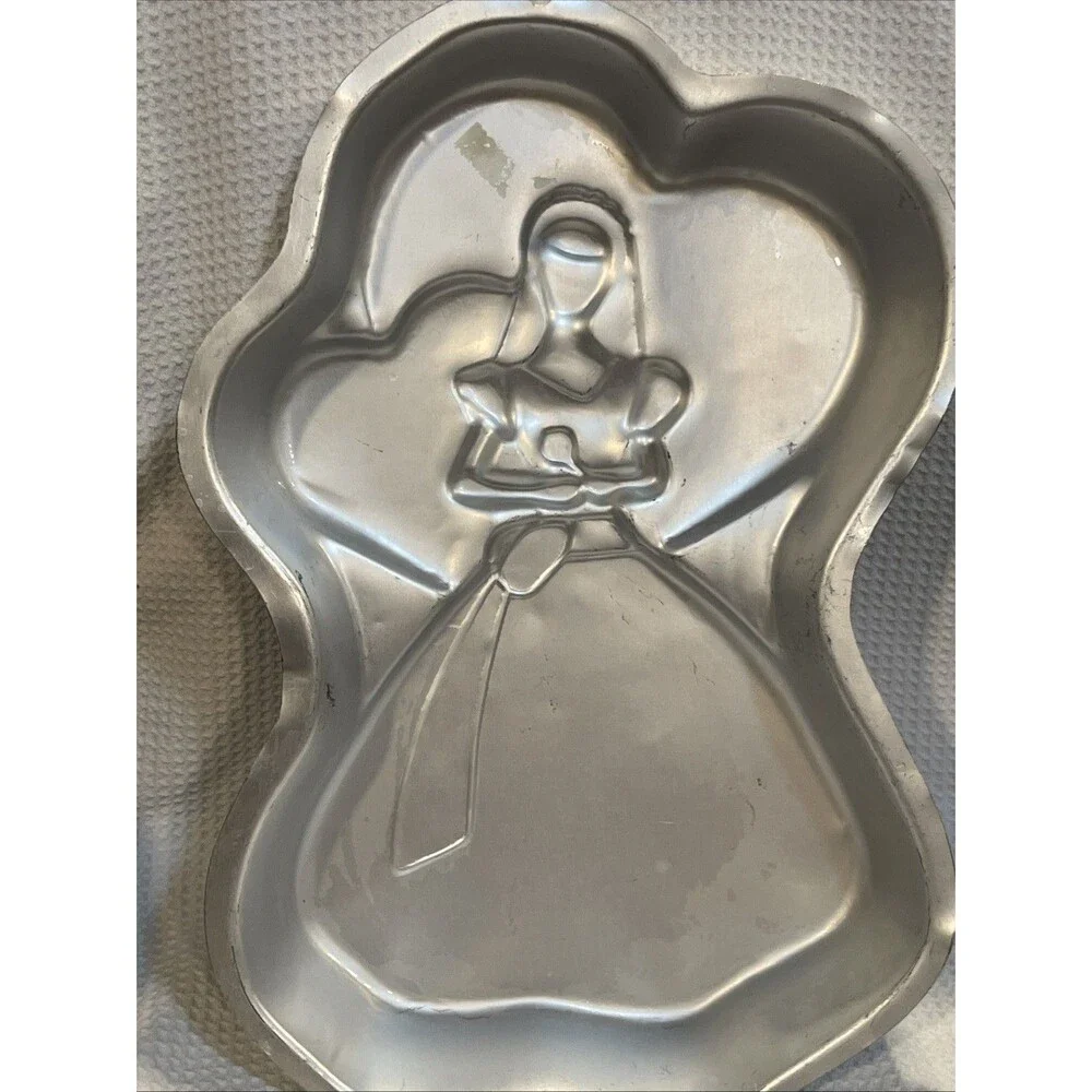 Retired Wilton Princess Cake Pan w/Bride Hearts ~ 2105-8910